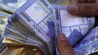 وسط ضبابية سياسية.. الليرة اللبنانية تواصل الانهيار أمام الدولار