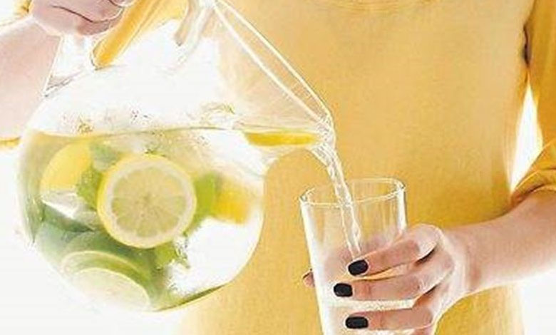 7 أسباب تجعلك تضيف الليمون إلى الماء