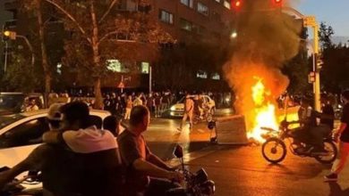 الاتحاد الأوروبي يدعو وقف "قمع المحتجين بإيران