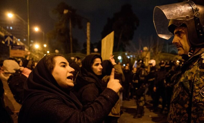 اندلاع تظاهرات ليلية في إيران بمسقط رأس مهسا أميني