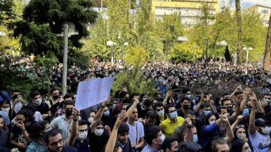 إيران تشعر السلاح لمواجهة الاحتجاجات
