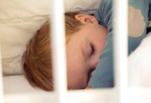 تعرف على نصائح لنوم هادئ لطفلك المُصاب بالتهاب الجلد العصبي