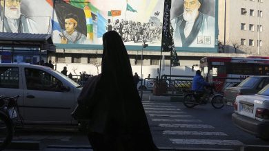 بعد "حل شرطة الأخلاق".. إيران تلجأ لحيل جديد لفرض الحجاب