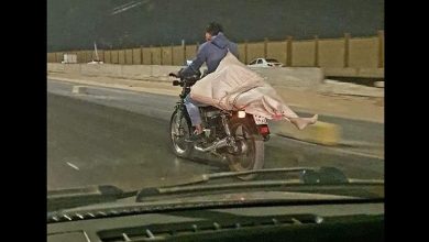 جثة على دراجة نارية ترعب المصريين.. ما القصة؟