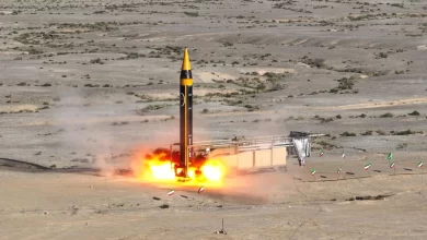 إيران تكشف عن صاروخها الجديد في تحد للغرب