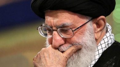 إيران.. شمخاني يحذر خامنئي من كشف بعض جرائمه