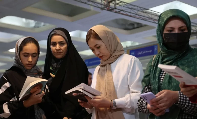 مشروع قانون إلزامية الحجاب يشعل الجدل في إيران