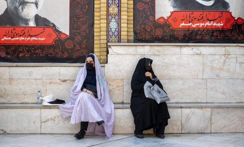 أحكام غريبة ضد رافضات الحجاب الإجباري في إيران