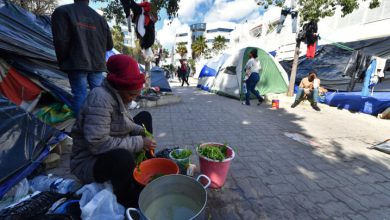 ليبيا وتونس تتعاونان لإنهاء معاناة مهاجرين عالقين عند الحدود