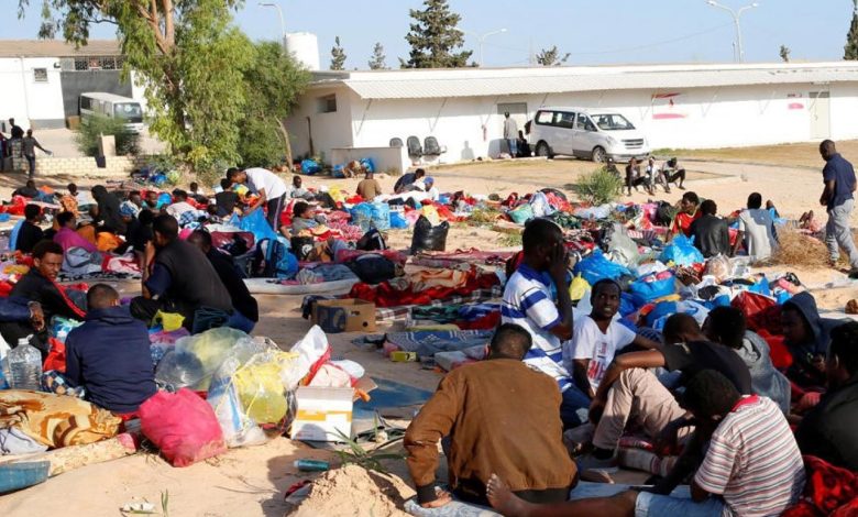 ماذا يحدث داخل مراكز احتجاز المهاجرين في ليبيا؟