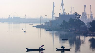 اتفاقية الملاحة البحرية بين الكويت والعراق تثير جدلاً سياسياً واسعاً: ما الأبعاد والتداعيات؟