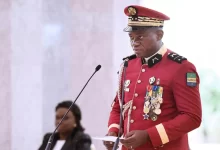 الجنرال نغيما يؤدي القسم كرئيس انتقالي للغابون