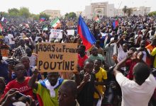 فرنسا ترفض سحب قواتها من النيجر في تحد لتهديدات الانقلابيين