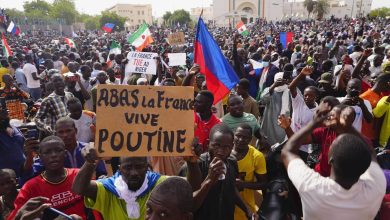 فرنسا ترفض سحب قواتها من النيجر في تحد لتهديدات الانقلابيين