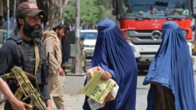 بعد أن كشفت تقارير صحفية قرب طهران من (طالبان) ومعظم المكونات الأفغانية خلال أعوام الصراع مع الأمريكيين وقبلها، برغم المجاهرة بالعداء بين الطرفين، كشف أيضاً المستشار السابق لوزارة الدفاع الأمريكية كارتر ملكاسيان لقناة (أفغانستان إنترناشيونال): أنّ "النظام الإيراني منح طالبان (100) مليون دولار سنوياً منذ عام 2012".