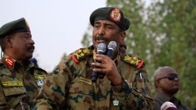البرهان يجند القيادات العسكرية السابقة في نظام البشير.. ما القصة؟