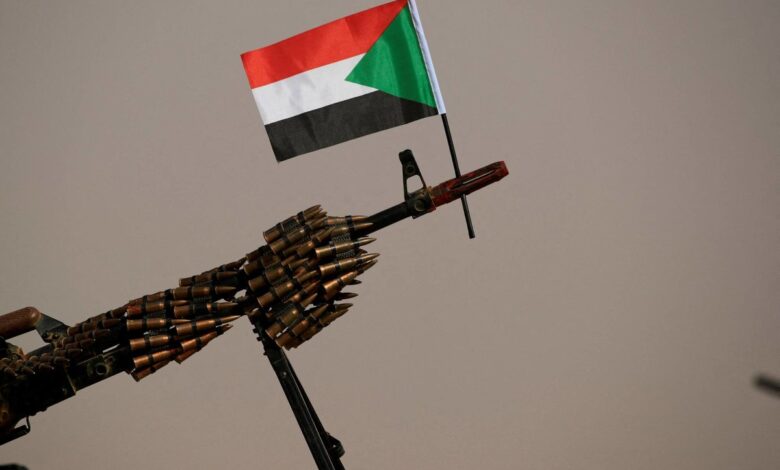 الجيش يتعرض لهجمات قوية وينسحب من الخرطوم وسط أزمة السودان