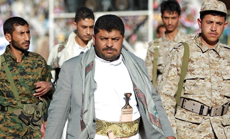 الحوثيون يُفرضون علمًا جديدًا على اليمنيين: ما دور إيران في هذا السياق؟