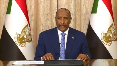 تفرقة في علاج المصابين.. البرهان ينفذ عمليات إخلاء للقادة والشخصيات المؤثرة