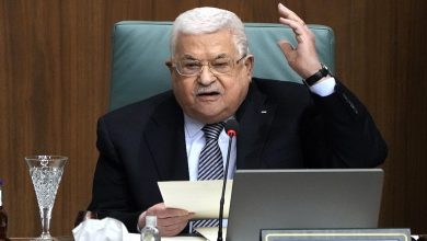 عباس يؤكد على حق الشعب الفلسطيني في الدفاع عن نفسه