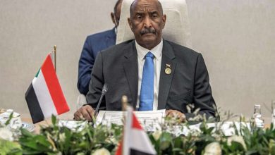 وجود ضعف في قيادة الجيش للمعركة ومطالبات بعزل البرهان