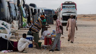 الحكومة المصرية تصدّ المدنيين الفارين من النزاع في السودان