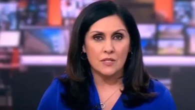 بعد "حركة بذيئة" مذيعة شهيرة تعتذر على الهواء