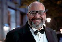 بيومي فؤاد يتقدم للحصول على جنسية أجنبية