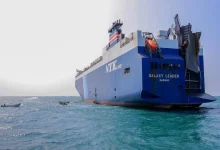«الحوثي» تقر باستهداف سفينة تجارية غرب اليمن