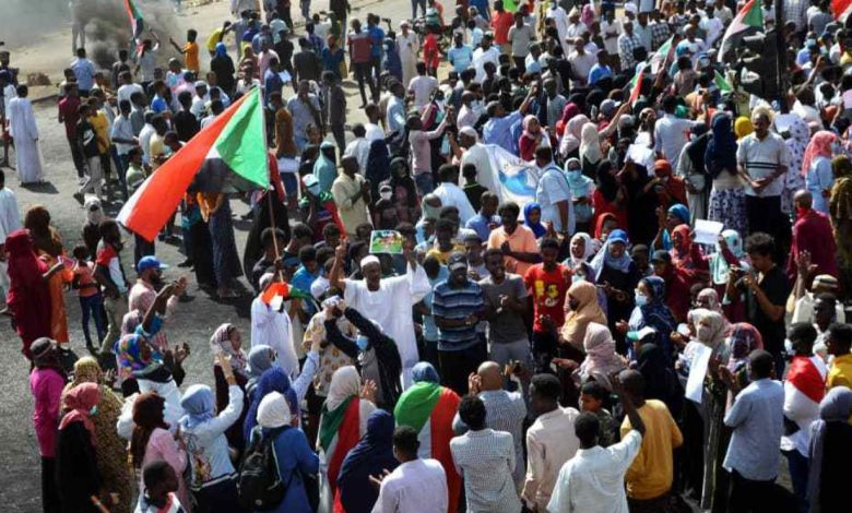 الإخوان تراهن على العودة إلى السلطة في السودان بأي وسيلة