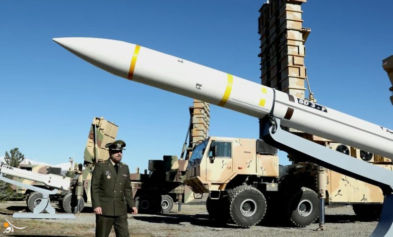إيران تزود روسيا بمئات الصواريخ الباليستية
