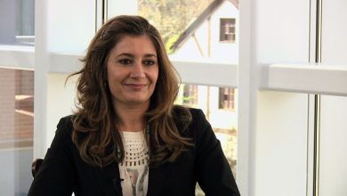 سارة ليا ويتسون: ناشطة حقوقية تثير الجدل بدعمها للعناصر المتطرفة