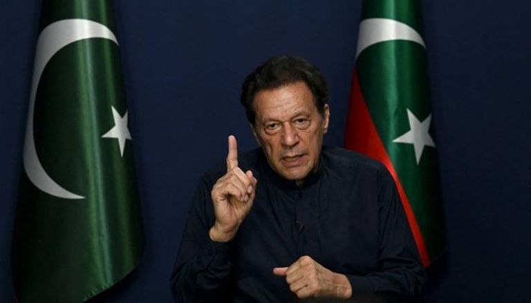 عمران خان ينازع نواز شريف الفوز بالانتخابات الباكستانية