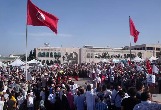 تونس.. الشعب يخشى عودة حركة النهضة إلى الحكم