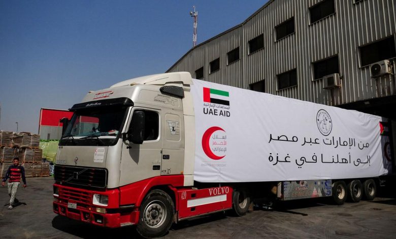 وصول أول قافلة مساعدات إماراتية إلى شمال غزة