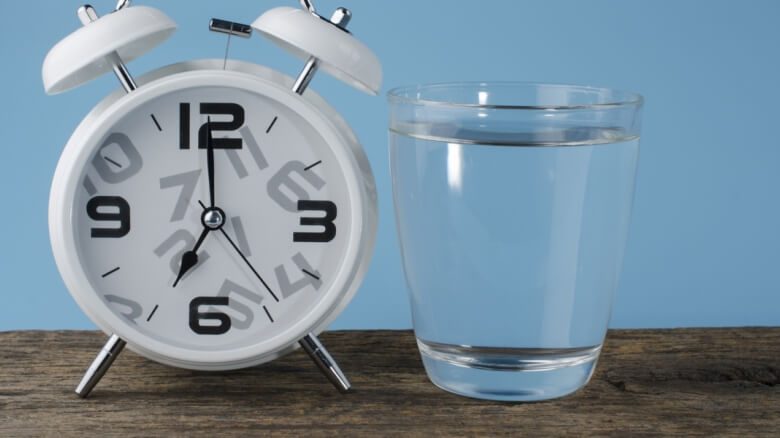 7 أوقات لشرب الماء