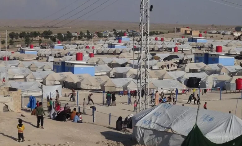 العراق يستعيد 700 من أهالي داعش بمخيم الهول