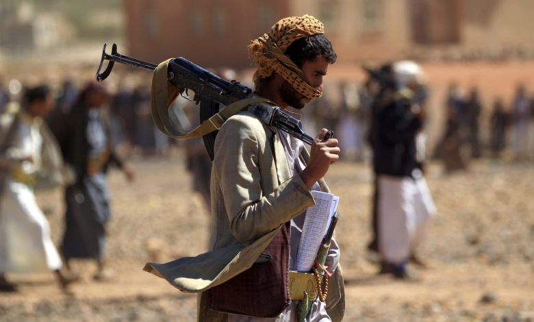تمارس الميليشيات الحوثية والجماعات الإخوانية جرائم قمعية وحشية في اليمن، كل في مناطق سيطرته، وسط توحش وإجرام واسع النطاق ضد القاطنين في تلك المناطق.