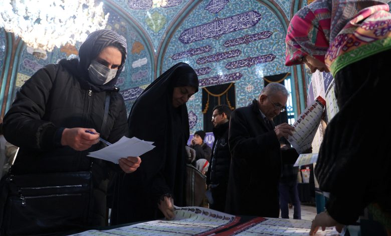 الأمتار الأخيرة من انتخابات إيران.. ما هي دلالات الانسحابات؟