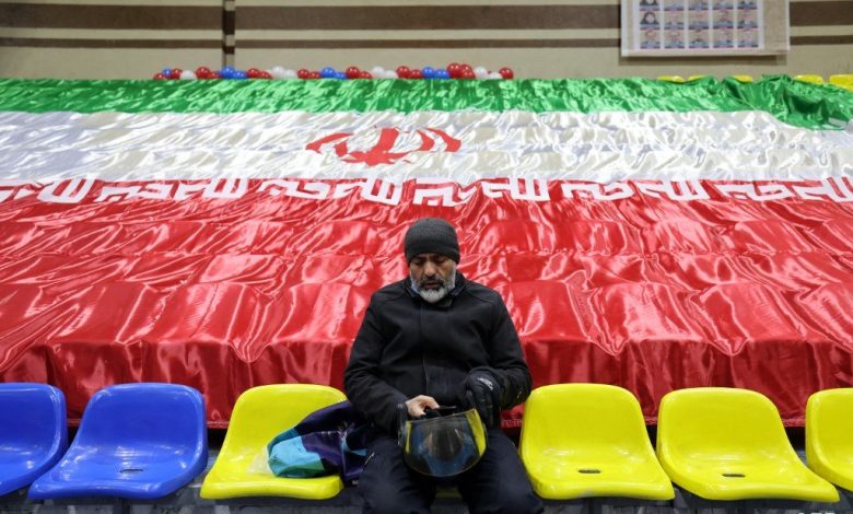 تزايد حملات مقاطعة الانتخابات الإيرانية قبل ساعات من انطلاق السباق الرئاسي
