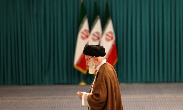 تفاصيل صراعات المتشددين قبل انطلاق السباق الرئاسي الإيراني