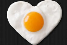 هل تناول البيض يومياً عادة صحية؟