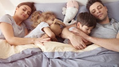 دراسة مطمئنة للآباء حول تشارك السرير مع أطفالهم