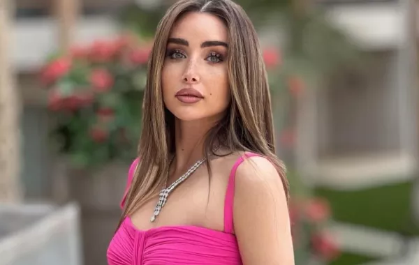 سيدة مصرية تطلب المساعد ضد هنا الزاهد وأسرتها