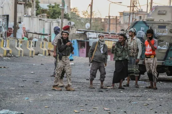 نزاع السيطرة في تعز: الإخوان في مواجهة السلطات الشرعية