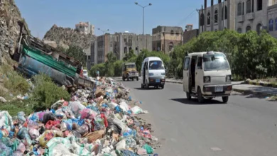 بسبب تعنت الإخوان وسوء إدارتهم.. أزمة عمال النظافة تتفاقم في تعز