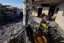 تصاعد التوترات بين إسرائيل وحماس: من المسؤول عن مقتل الستة رهائن؟