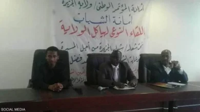 تحولت وسائط التواصل الاجتماعي في السودان، مساء الأحد، إلى ساحة احتجاج حاشدة شارك فيها الآلاف بتغريدات ناقدة لمقطع فيديو يظهر فيه أحد عناصر تنظيم الإخوان الناشطين يطلق فيه تهديدات، متوعدا بقتل أي سوداني يطالب بالحكم المدني.