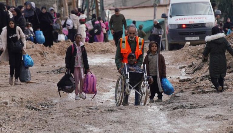 باليوم الثالث لـ«السور الحديدي»: مئات الفلسطينيين يغادرون جنين تحت ضغط الحصار