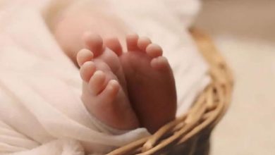 تفاصيل جريمة مروعة في باريس.. أم تلقي برضيعها من النافذة بحبله السري